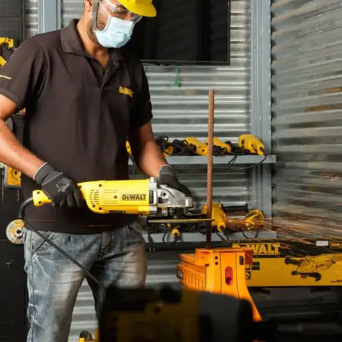 Rebarbadora DeWALT 230 MM 2200 W DWE492-QS